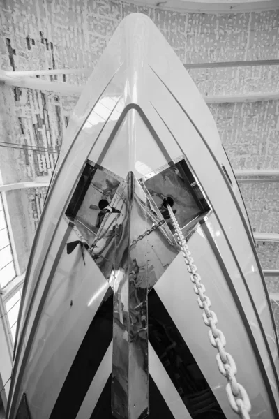 Строящаяся яхта класса люкс — стоковое фото