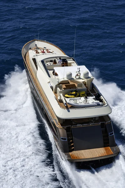 82' luxury yacht, aerial view — Stock Photo, Image