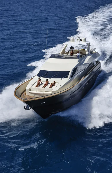 82' luxury yacht, aerial view — Stock Photo, Image