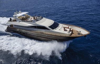 İtalya, Tiren Denizi, sahili Viareggio, 82' lüks yat, havadan görünümü