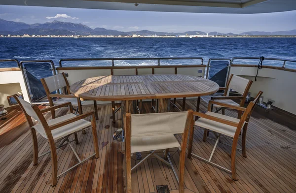 Itália, mar Tirreno, ao largo da costa de Viareggio, iate de luxo 82 ', sundeck popa — Fotografia de Stock