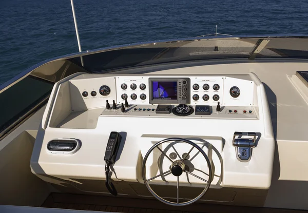 Italy, Tyrrhenian sea, off the coast of Viareggio, 82 'luxury yacht, flybridge driving consolle — стоковое фото