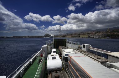 Sicilyalı kıyı şeridi görünümü