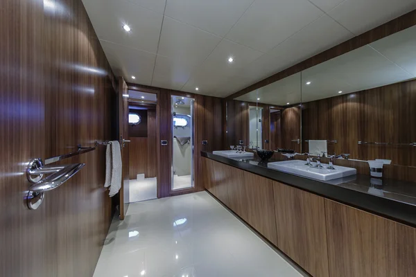 Italy, Viareggio, 82' luxury yacht, master bathroom — Stock Photo, Image