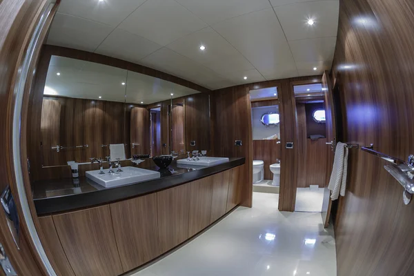 Włochy, viareggio, 82' luksusowy jacht, łazienka Pana — Zdjęcie stockowe