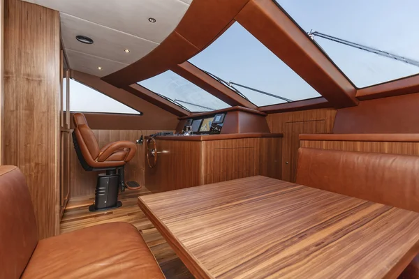 Italy, Viareggio, 82 'luxury yacht, dinette, driving consolle — стоковое фото