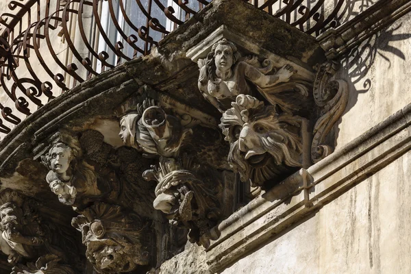 Itália, Sicília, Ragusa Ibla, a fachada barroca do Palácio Cosentini — Fotografia de Stock