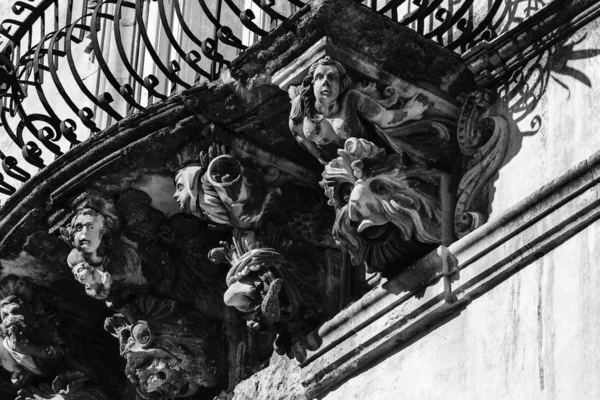 Italië, Sicilië, ragusa ibla, de barokke gevel van cosentini paleis — Stockfoto