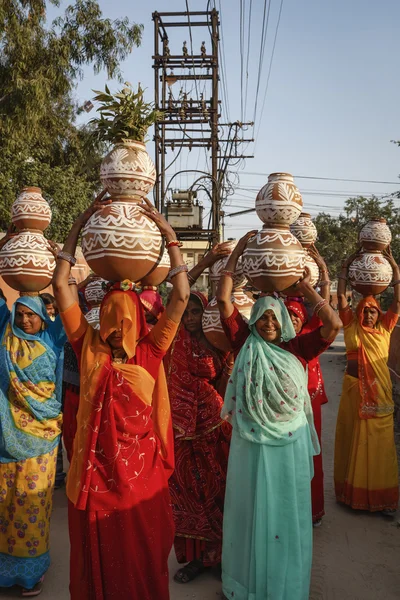 Indie, rajasthan, jaipur, indiánka na svatbě — Stock fotografie