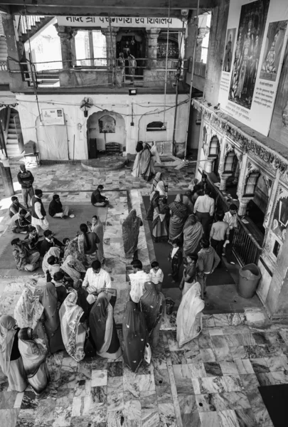 India, Rajastán, Jaipur, indio en un templo hindú — Foto de Stock