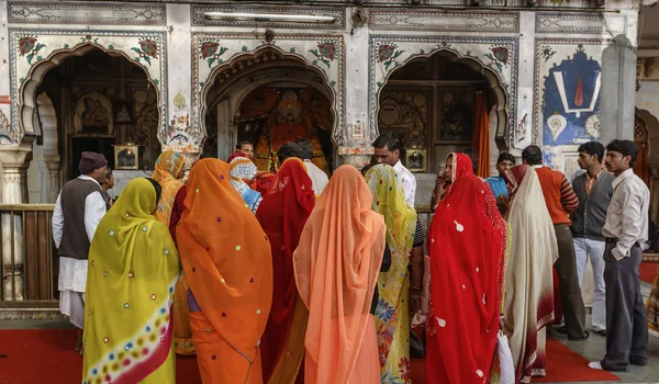 Índia, Rajasthan, Jaipur, indian em um temple hindu — Fotografia de Stock