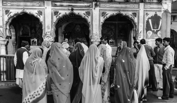 India, Rajasthan, Jaipur, indian in a hindu temple — Stock Photo, Image