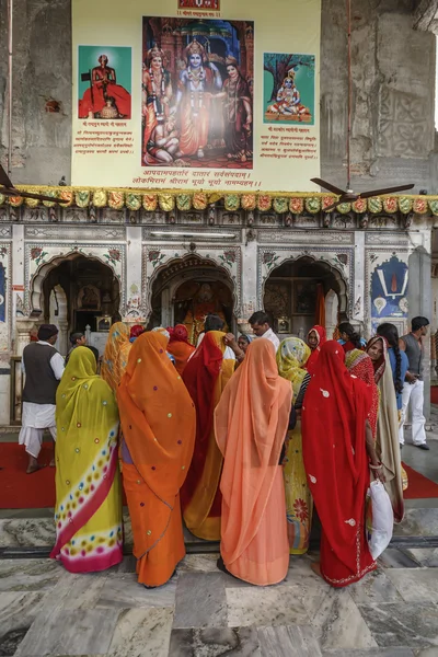 India, Rajasthan, Jaipur, indian in a hindu temple — Stock Photo, Image