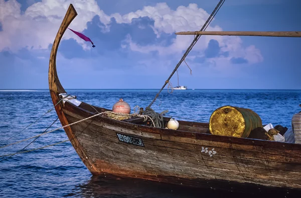 Barco típico maldivo de madera —  Fotos de Stock