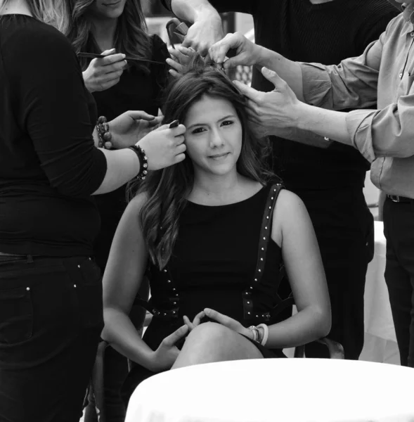 Young girl having her hair combed by hairdressers, Italy, Sicily — Stock Photo, Image