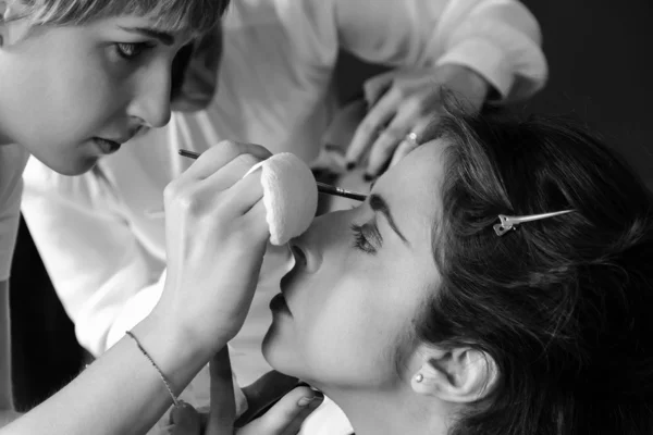 Mulheres em um salão de maquiagem profissional, Itália, Sicília — Fotografia de Stock