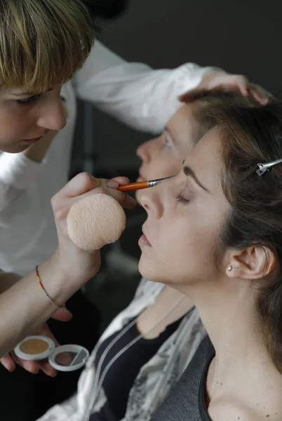 Ženy na profesionální make-up salón, Itálie, Sicílie — Stock fotografie