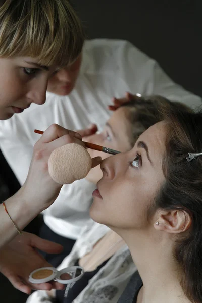 Ženy na profesionální make-up salón, Itálie, Sicílie — Stock fotografie