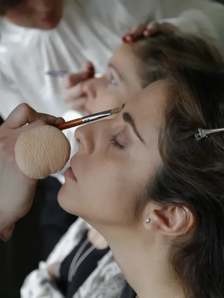 Women at a professional make-up salon, Italy, Sicily — Stock Photo, Image