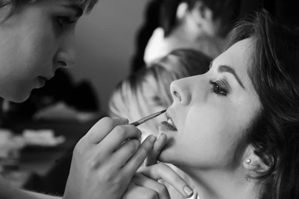 Ženy na profesionální make-up salón, Itálie, Sicílie — Stock fotografie