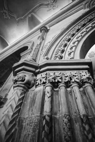 Iglesia barroca, arco decorado —  Fotos de Stock