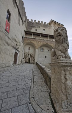 İtalya, Toskana, pitigliano, orsini Sarayı giriş, taş aslan