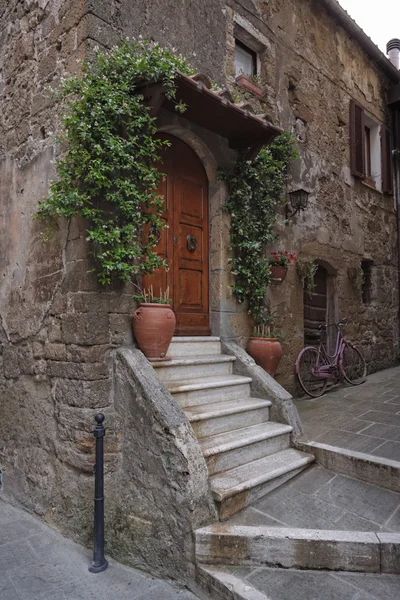Italy, Tuscany, Pitigliano town, old stone house — Stock Photo, Image