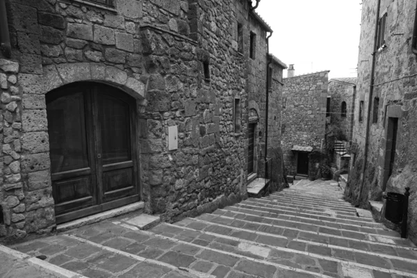 Itália, Toscana, Pitigliano cidade, casas de pedra velhas — Fotografia de Stock