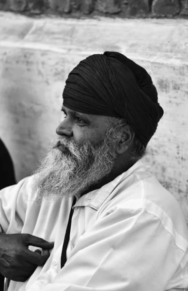 Indian Sadhu in an hindu temple — Stock Photo, Image