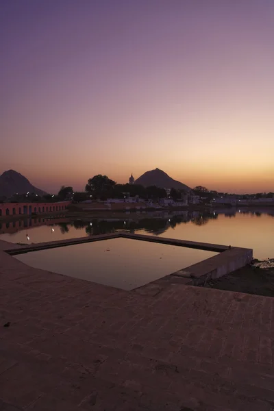 Panoramablick auf den Pushkar See bei Sonnenuntergang — Stockfoto