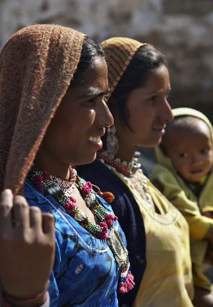 Femmes indiennes en robes traditionnelles — Photo