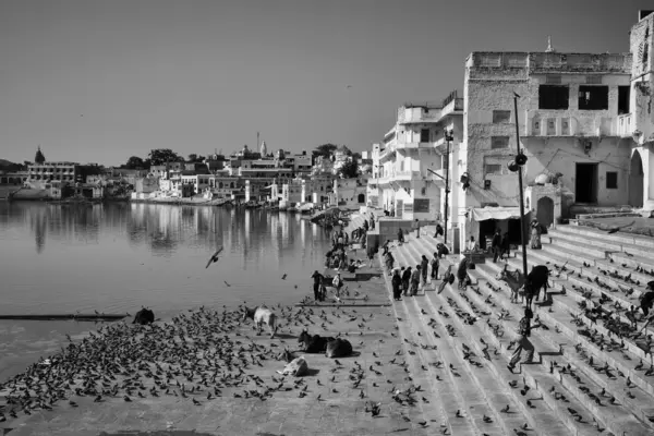 Vista da cidade e do lago sagrado — Fotografia de Stock