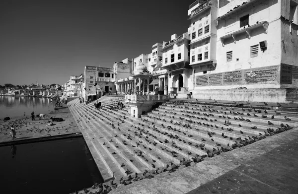 Θέα της πόλης και η ιερή λίμνη — Φωτογραφία Αρχείου