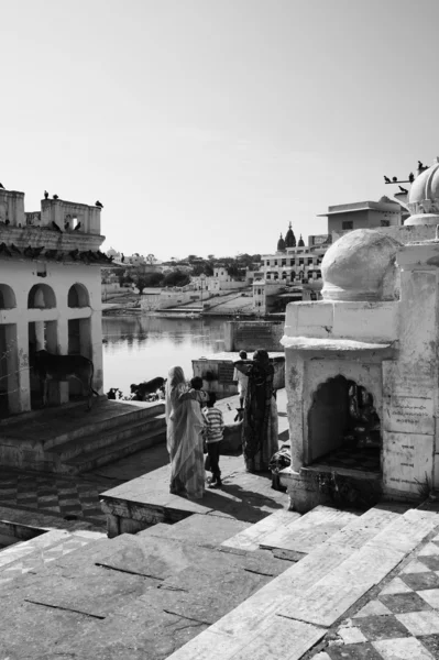 Ινδία, rajasthan, pushkar, θέα στην πόλη και η ιερή λίμνη — Φωτογραφία Αρχείου