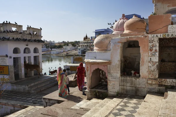 Hindistan, rajasthan, pushkar, kasaba ve kutsal lake görünümü — Stok fotoğraf