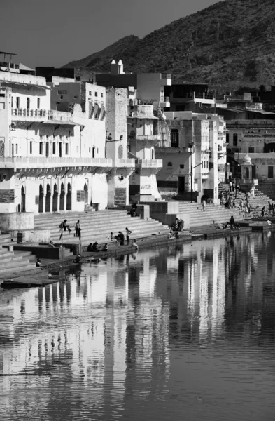 Ινδία, rajasthan, pushkar, θέα στην πόλη και η ιερή λίμνη — Φωτογραφία Αρχείου