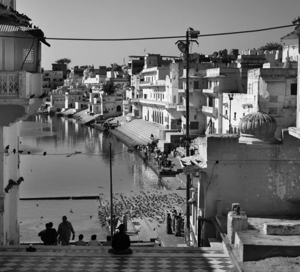 Vista de la ciudad y el lago sagrado —  Fotos de Stock