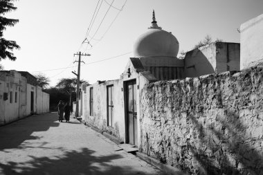 Hintli kadın elbise giyen