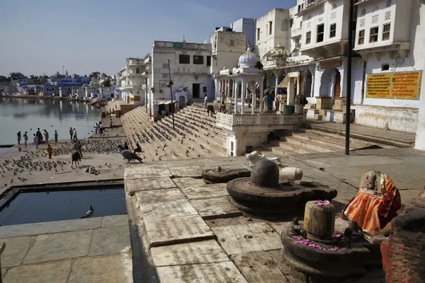 Θέα της πόλης και η ιερή λίμνη — Φωτογραφία Αρχείου