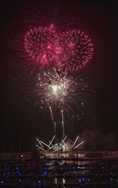 marina üzerinde havai fişek