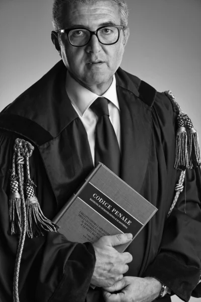 Medelåldern advokat studio porträtt — Stockfoto