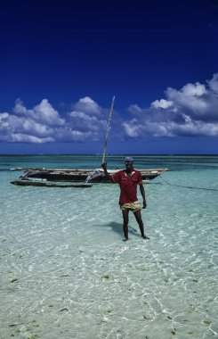 Kenya, Hint Okyanusu, malindi, sığ suda yerel balıkçı tekneleri