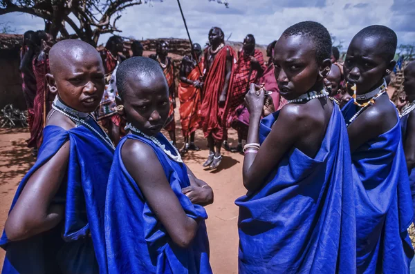 Kenya, Tsavo East National Park, Masai village, Masai girls portrait — Stock Photo, Image