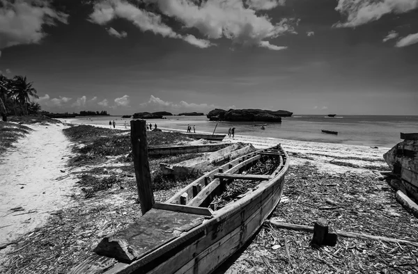 Kenia, Watamu Beach (Malindi), barcos de pesca en tierra —  Fotos de Stock