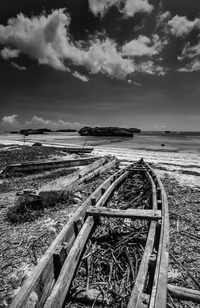 Quênia, Watamu Beach (Malindi), barcos de pesca em terra — Fotografia de Stock