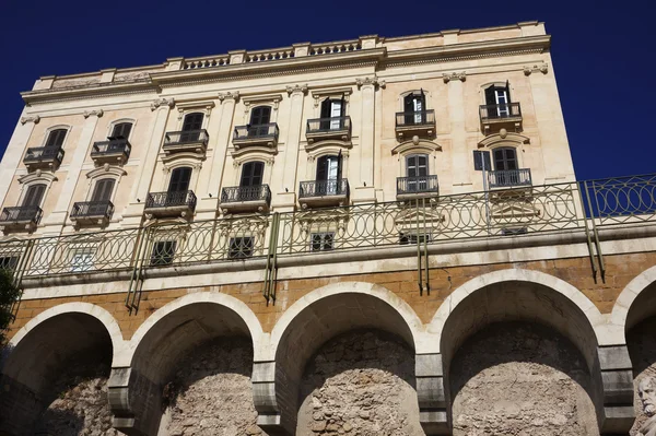 Itálie, Sicílie, siracusa, ortigia, staré barokní budova — Stock fotografie