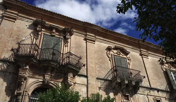 Façade de bâtiment baroque — Photo