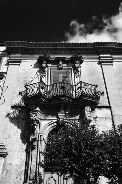 Façade de bâtiment baroque — Photo