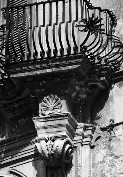 Original balcony at baroque building facade — Stock Photo, Image