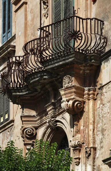 Original balcony at baroque building facade — Stock Photo, Image